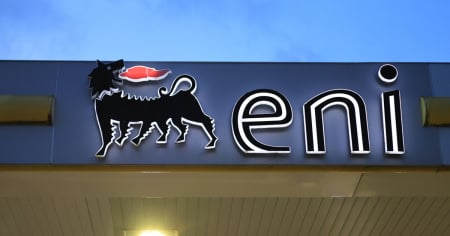 Caro carburanti: Eni abbassa i prezzi, parte l'effetto domino. E in Svizzera?