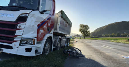 Ciclista di 84 anni muore nello scontro con un camion