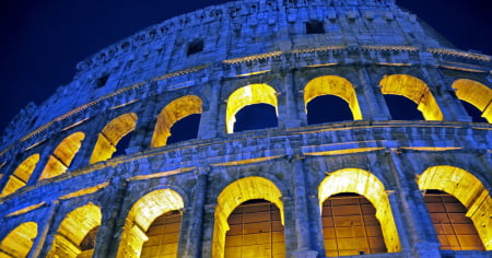 Tragedia al Colosseo, operaio 22enne muore dopo una caduta di dieci metri