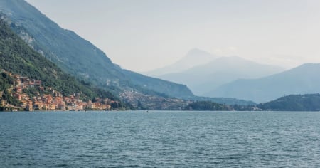 Turista disperso nel lago di Como, sommozzatori impegnati nelle ricerche