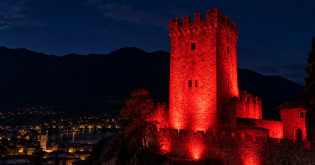 «Contro la violenza sulle donne, illuminiamoci di rosso»