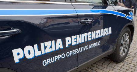 Microspie nelle celle e detenuti in rivolta
