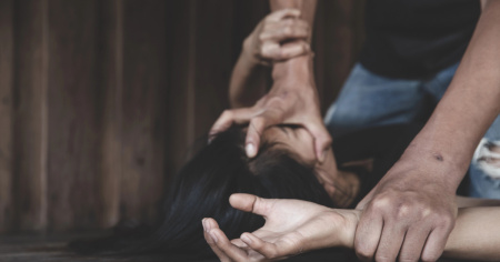Medico tenta di strangolare una donna. E si giustifica: «Ero completamente ubriaco»