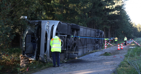 Bus turistico diretto all'Oktoberfest si ribalta: due morti e diversi feriti