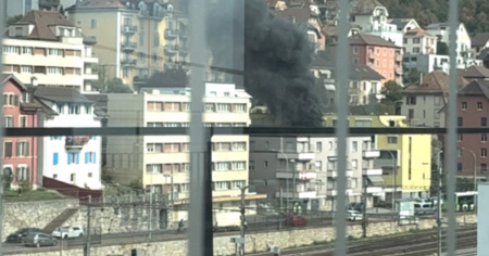 Esplosione in un appartamento, «ipotesi fuga di gas»