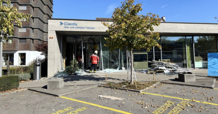 Fanno esplodere un bancomat alla stazione, un sospettato gravemente ferito
