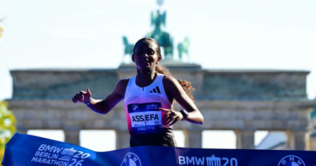 Assefa vince per la terza volta la maratona di Berlino