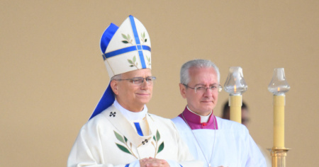 Il Papa ai francesi: «Non tenete la fede solo per voi stessi»