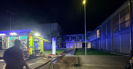 Fiamme in piena notte alla scuola professionale