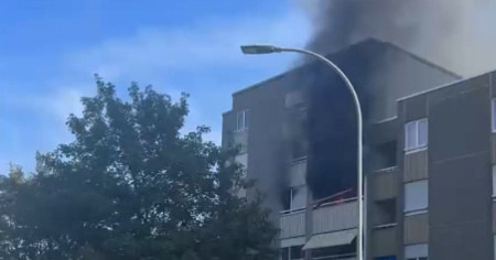 Fiamme in un condominio: tre feriti e appartamenti inagibili