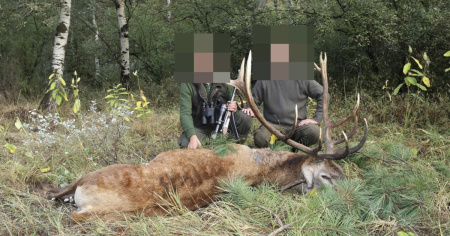 Foto e selfie con la selvaggina morta: «Ora basta»