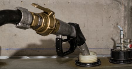 Gasolio da riscaldamento e benzina sempre più cari: acquistare subito o aspettare?