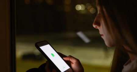 WhatsApp lancia il "parental control" per adolescenti