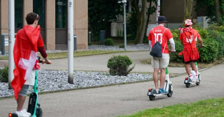 Giovani folli sui monopattini elettrici: è boom di violazioni. E in Ticino aumentano gli incidenti