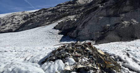 Il ghiacciaio restituisce i rottami di un aereo precipitato oltre 60 anni fa