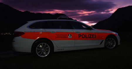 La uccide e lascia il suo corpo senza vita dentro a un'auto