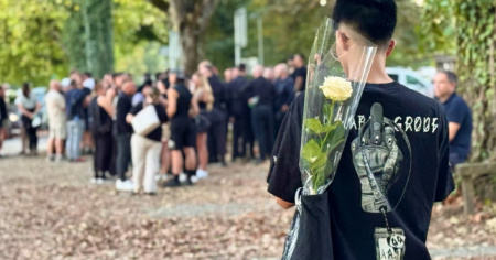 300 persone alla marcia commemorativa dopo la sparatoria di Aarau