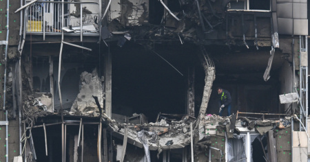 Attacchi nella notte su Mosca, 30 aerei dirottati verso altre città