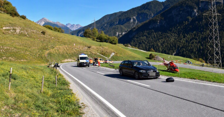 Scontro frontale sulla strada dello Julier, grave un motociclista