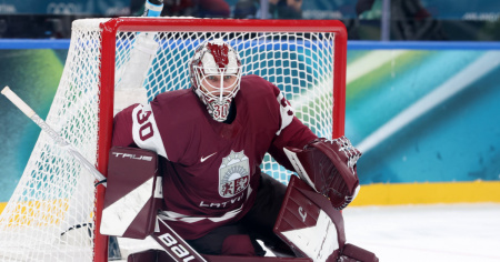 Elvis Merzlikins passa ai Toronto Maple Leafs
