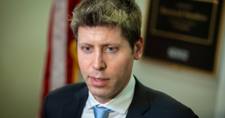 Oltre un milione per sette orologi personalizzati: è il regalo di Sam Altman