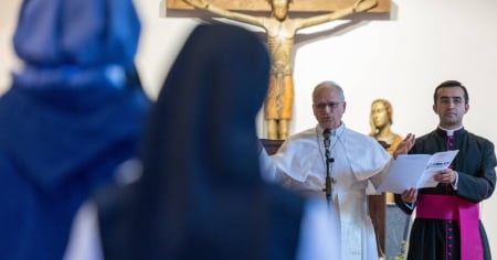 A Lourdes il Papa incontra le vittime di abusi