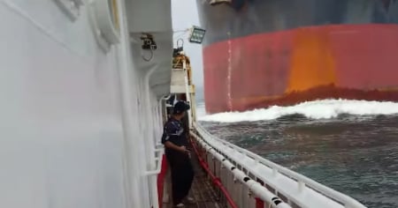 Incubo in alto mare: la nave mercantile piomba sul peschereccio