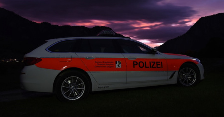 Giallo sull'anziana trovata morta in auto. La polizia: «C'è stato un intervento di terzi»