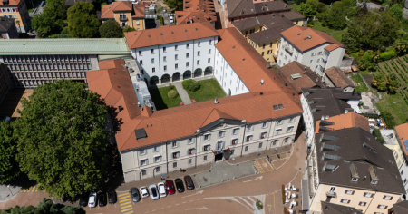 Via il posteggio dei deputati? «Allora il Governo ceda il suo»