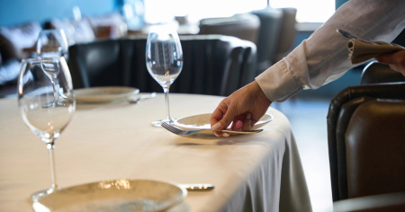Hotel e ristoranti: i salari aumenteranno dello 0,6% nel 2027