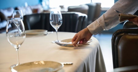 Hotel e ristoranti: i salari aumenteranno dello 0,6% nel 2027