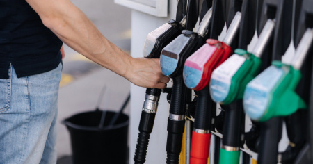 Salasso alla pompa: dopo il diesel, ora toccherà alla benzina?