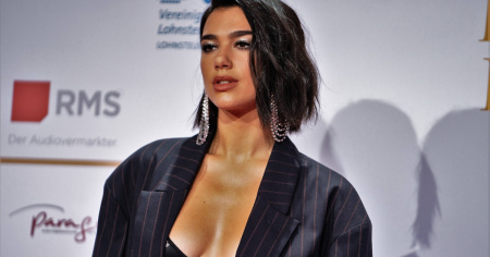 Dua Lipa fa causa a Samsung per 15 milioni: dura la risposta dell'azienda