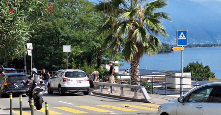 Scontro tra due auto, danni al frontale