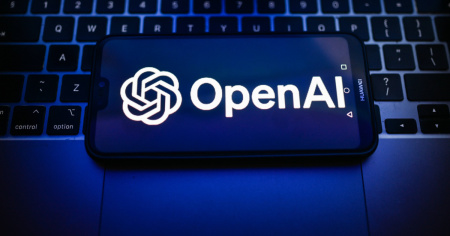 OpenAI sospende l'addestramento dei modelli più avanzati IA