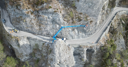 Strada della Surselva chiusa di notte