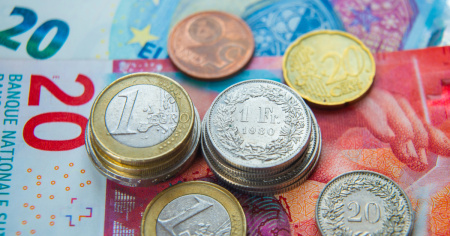 Franco: scende ancora rispetto all'euro, ai minimi da un anno
