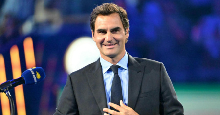 «Anche tu hai due figlie, avresti potuto fare di più»: una leggenda del tennis attacca Federer