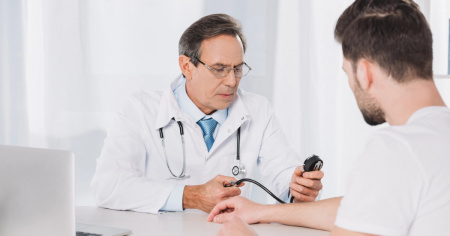 Ticino calamita per medici e infermieri italiani, Denti lancia l'allarme: «Serve un limite»