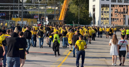 Tifosi in treno, stazione blindata: in più di 400 in corteo verso lo stadio