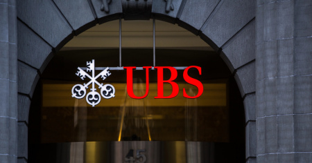 UBS sotto pressione: la stretta sul capitale riaccende le ipotesi di fusione