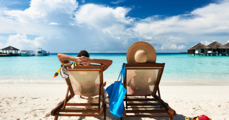 Vacanze, quasi uno svizzero su due spende più del previsto