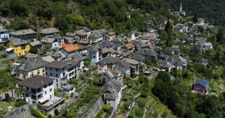 «Vivere in Valle», parte la caccia a case e spazi per ripopolare le valli del Locarnese