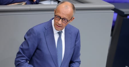 Merz attacca AfD: «La vostra remigrazione è pulizia etnica»