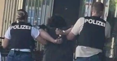 Accoltellò tre persone gridando "Allahu Akbar": arriva il via libera all'analisi del telefono