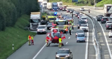 Scontro auto-camion sull'A2, interviene la Rega