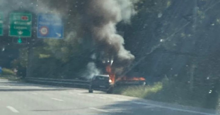 Auto in fiamme sull'A2, disagi in direzione sud