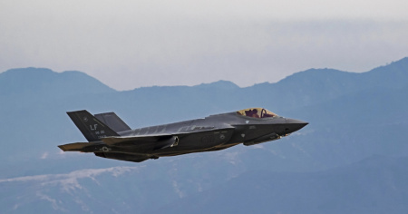 Due svizzeri su tre vogliono rinunciare all'acquisto dei caccia F-35