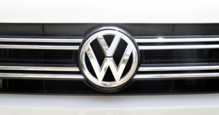 Volkswagen prepara un nuovo richiamo: problemi alle batterie di diversi modelli