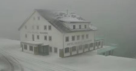 Arriva la neve in montagna: chiusi diversi passi alpini